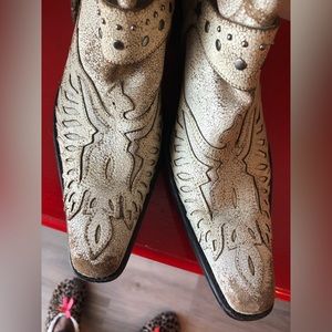 Distressed white leather Phoenix boots by Nine West. Beautiful condition.